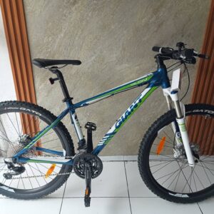 Bicicleta Rin 27.5 Giant Talon 1 con grupo 3x10